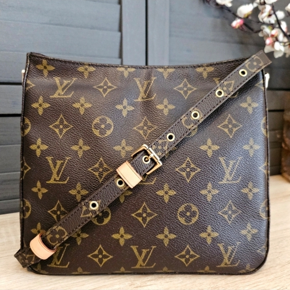 Authentic LOUIS VUITTON Monogram Looping MM Shoulder / Crossbody